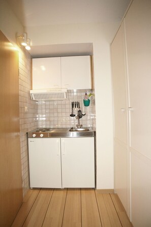 Fridge, microwave, cookware/dishes/utensils - Zwergmöwe in Neue Tiefe by Interhome (Bannesdorf)