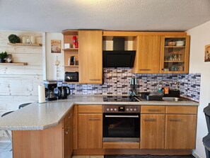 Fridge, microwave, oven, cookware/dishes/utensils