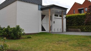 A modern two-story house with a white exterior and a grey roof. - Apartment Minimi by Interhome (Büsum)