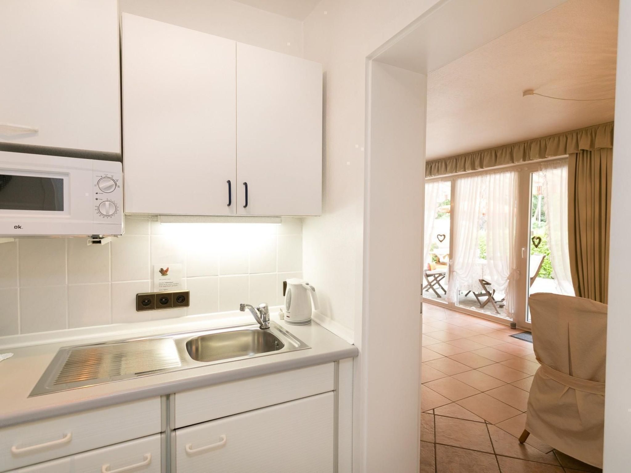 Kühlschrank, Geschirrspüler, Kochgeschirr/Geschirr/Besteck