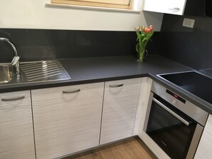 Kühlschrank, Mikrowelle, Ofen, Geschirrspüler