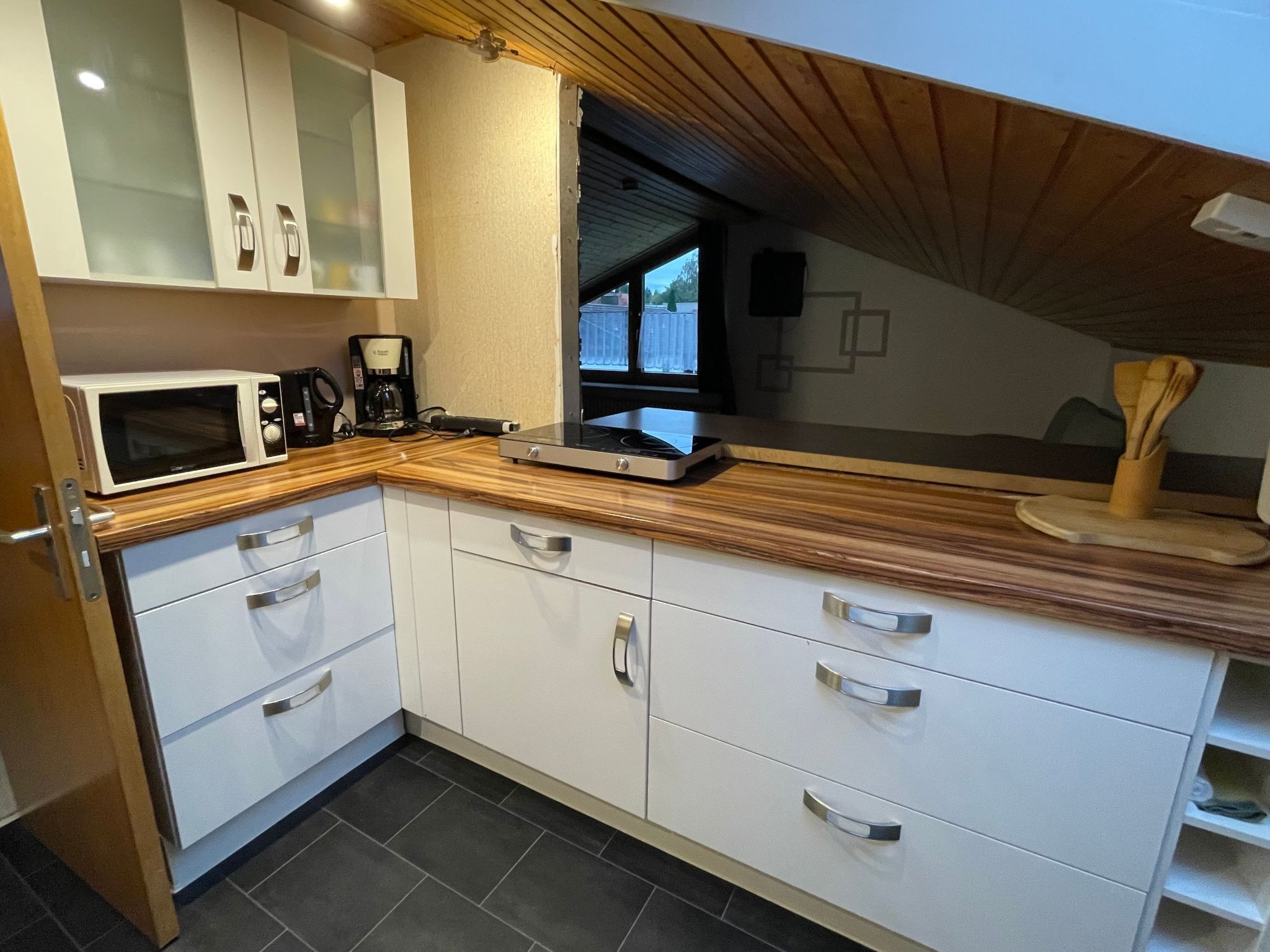 Fridge, microwave, oven, cookware/dishes/utensils