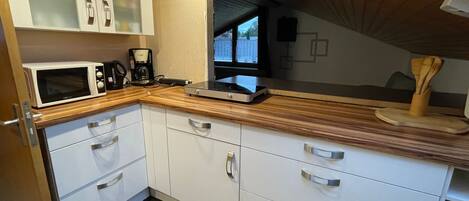 Fridge, microwave, oven, cookware/dishes/utensils