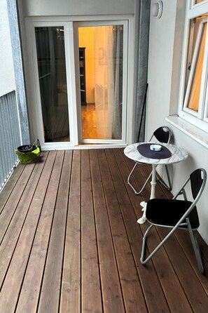 Outdoor dining - Wohnen am Augarten by Interhome (Vienna)