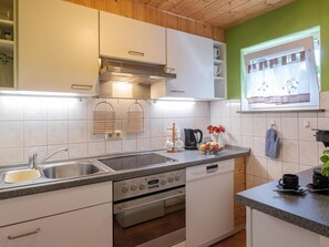 冷蔵庫、電子レンジ、オーブン、食器洗い機