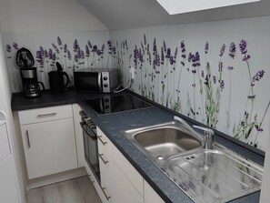 Kühlschrank, Mikrowelle, Ofen, Geschirrspüler