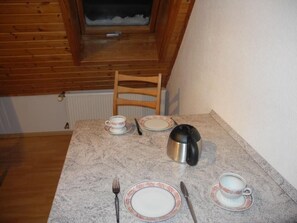 Dining - Kleine, gemütliche Ferienwohnung im Erholungsort by Interhome (Georgenthal)