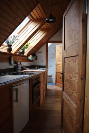 Fridge, oven, cookware/dishes/utensils - Tolles Appartement in Retschow by Interhome (Börgerende)