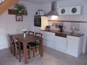 Kühlschrank, Mikrowelle, Ofen, Geschirrspüler