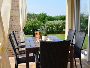 Outdoor dining - mit Blick auf das Wasser by Interhome (Poreč/Nova Vas)
