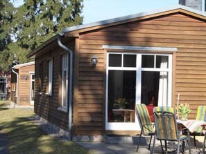 Outdoor dining - in Göhren mit Eigener Terrasse by Interhome (Barnin)