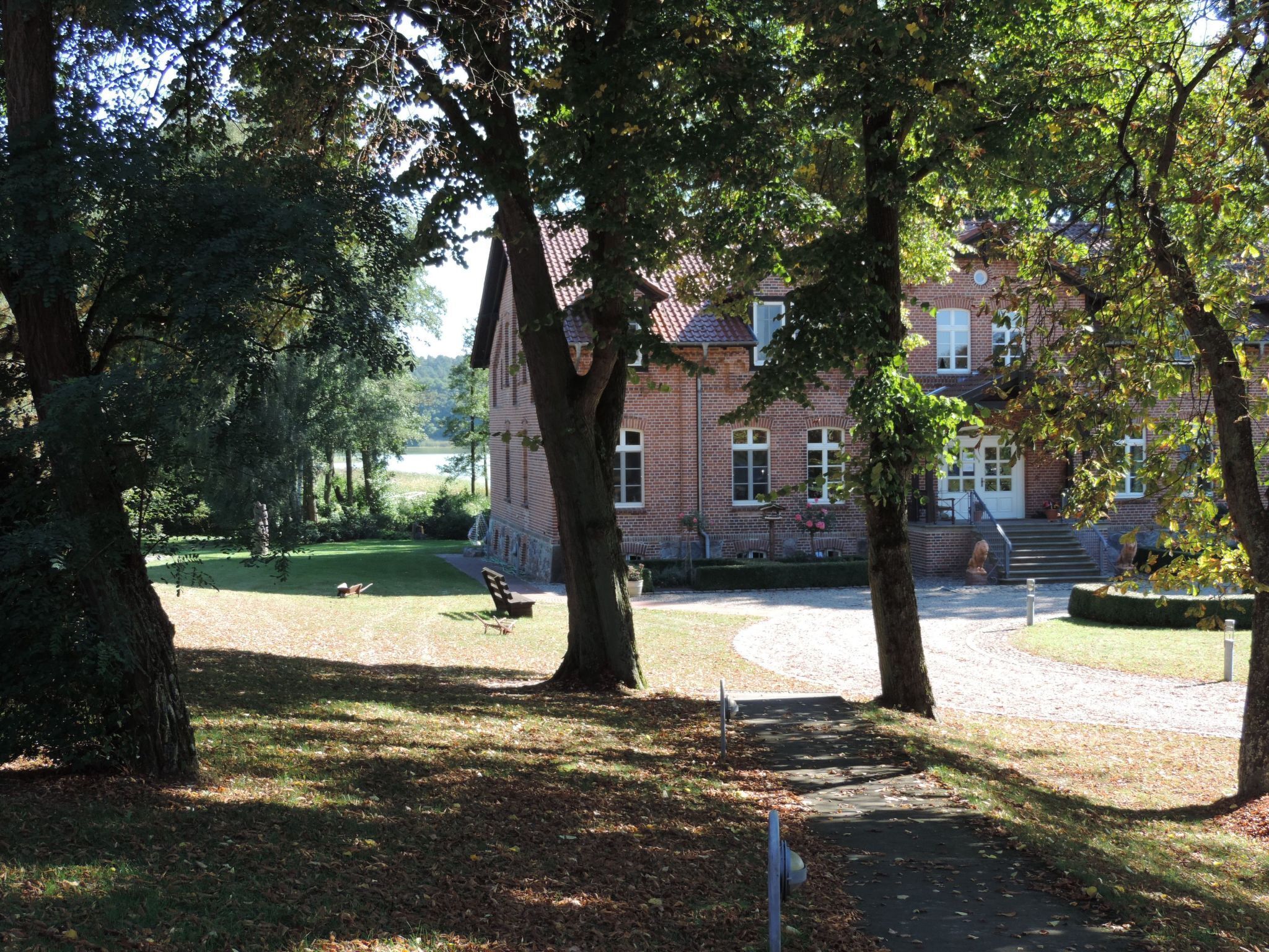 المنشأة من الخارج