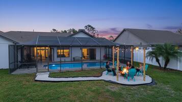 Een binnenzwembad, een verwarmd zwembad