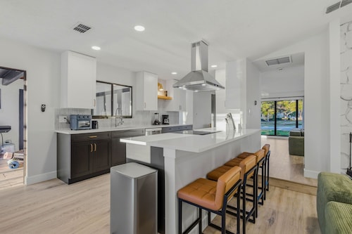 Spacious NEW Renovated home On GOLF Course, Heated Pool, Pickleball, Game Room