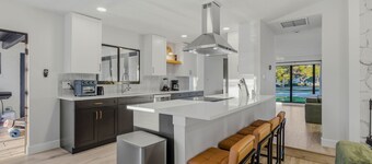 Spacious NEW Renovated home On GOLF Course, Heated Pool, Pickleball, Game Room