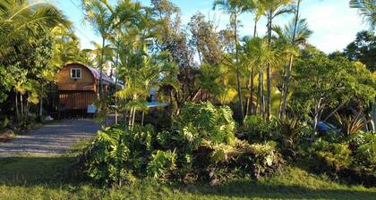 Tiny Home & Sauna; Walk to Kehena Black Sand Beach –Near Lava heated Hot Springs