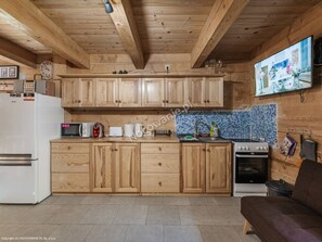 Fridge, microwave, oven, cookware/dishes/utensils