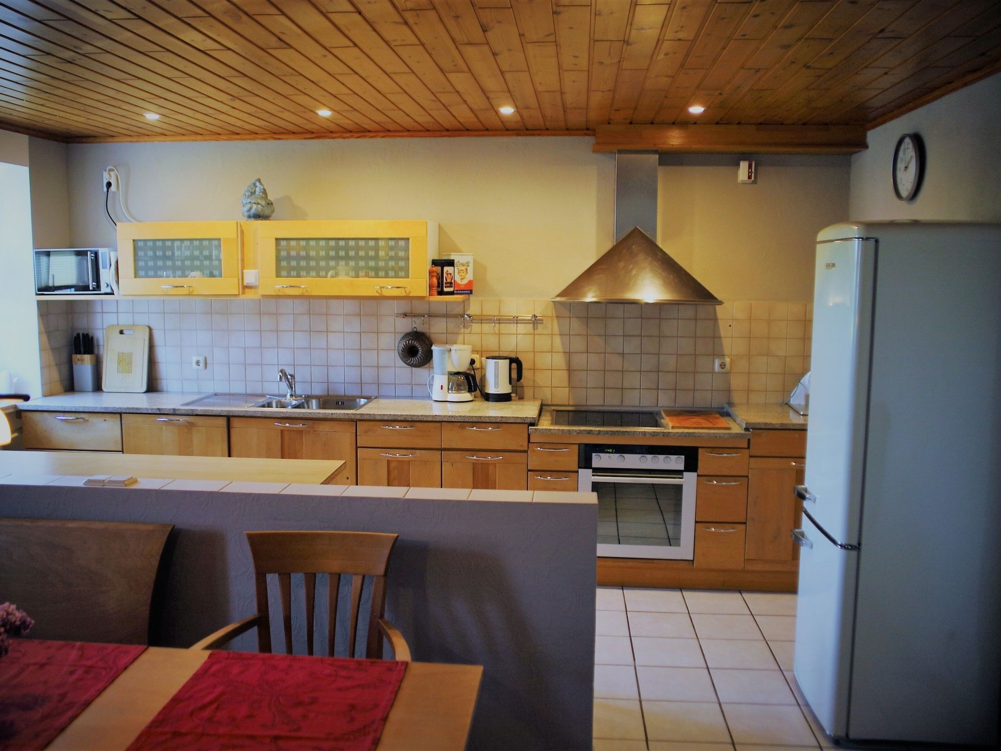 Réfrigérateur, micro-ondes, four, lave-vaisselle