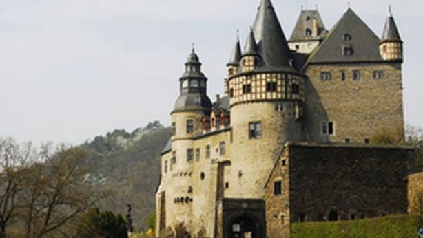 A castle with multiple towers and a well-maintained garden with neatly trimmed hedges. - Elztalblick by Interhome (Bereborn)