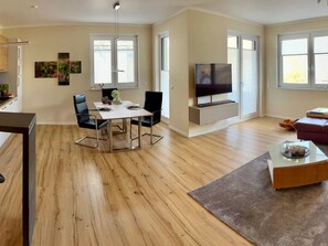 Dining - Moderne Wohnung mit Parkplatz und Rheinblick by Interhome (Boppard)
