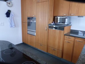 Frigorifero, microonde, forno, lavastoviglie