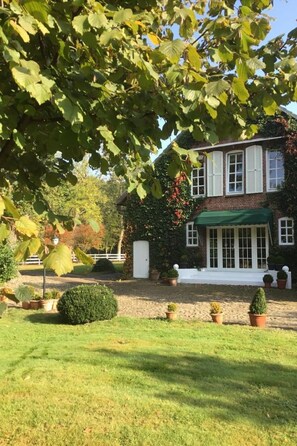 Exterior - Landgut mit Blick auf das Wasser by Interhome (Loxstedt)