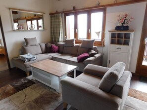 TV - Silberdistel 2. Obergeschoss by Interhome (Bellwald)