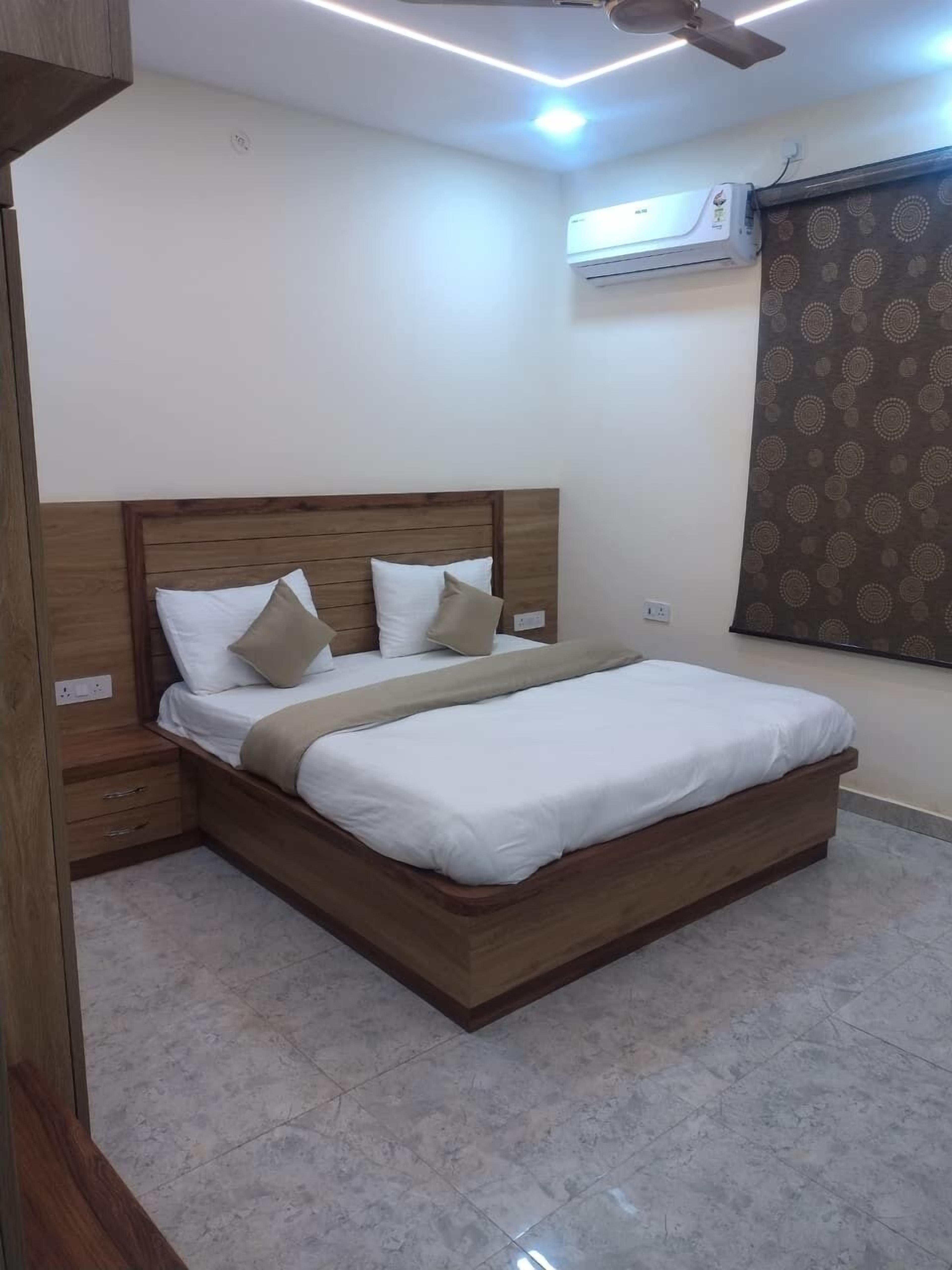 Rollaway beds, free WiFi, bed sheets