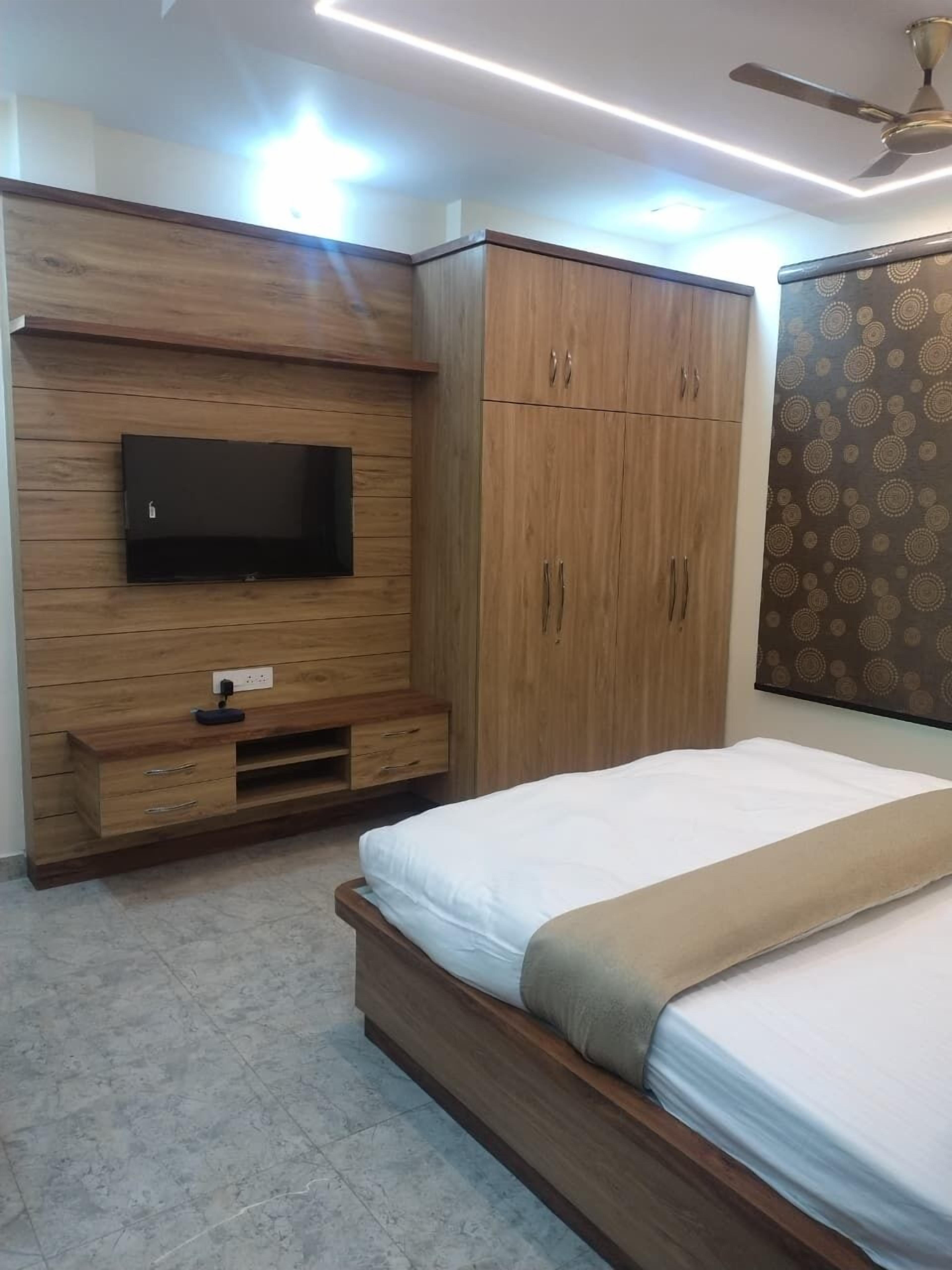 Rollaway beds, free WiFi, bed sheets