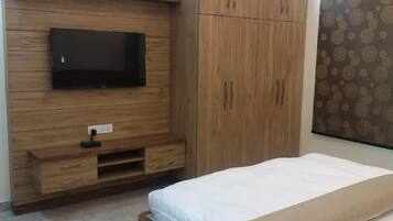 Rollaway beds, free WiFi, bed sheets