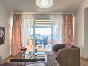 Living area - Geräumige Ferienwohnung für vier Personen mit Balkon und Meerblick by Interhome (Fažana)