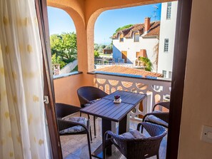 Dining - Wohnung in Fažana mit Grill, Garten und Terrasse by Interhome (Fažana)