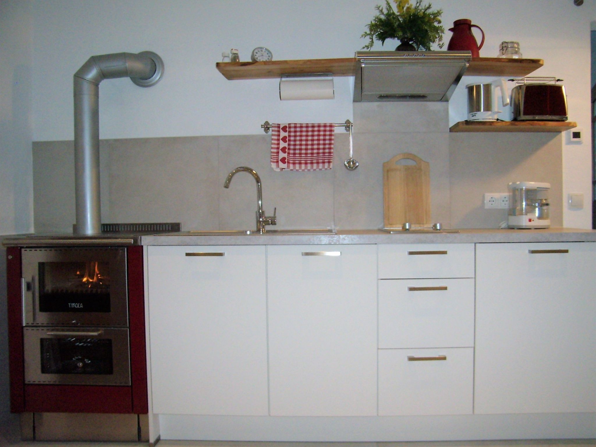 Fridge, dishwasher, cookware/dishes/utensils