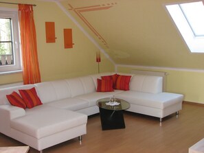 TV - FeWo am Schlosspark by Interhome (Elstra)