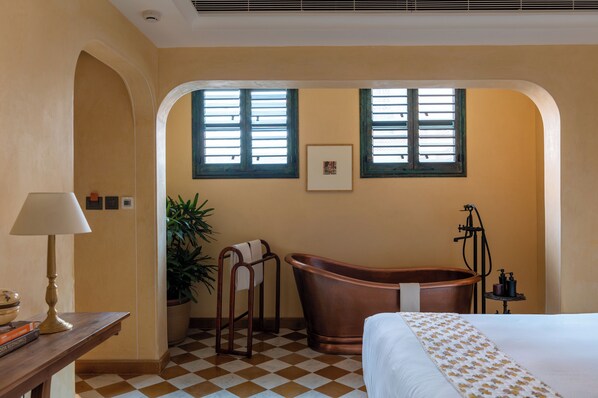 Superior Luxury | Minibar, in-room safe, soundproofing, iron/ironing board