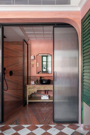 Simple - Accessible | Bathroom | Free toiletries, hair dryer, bathrobes, slippers