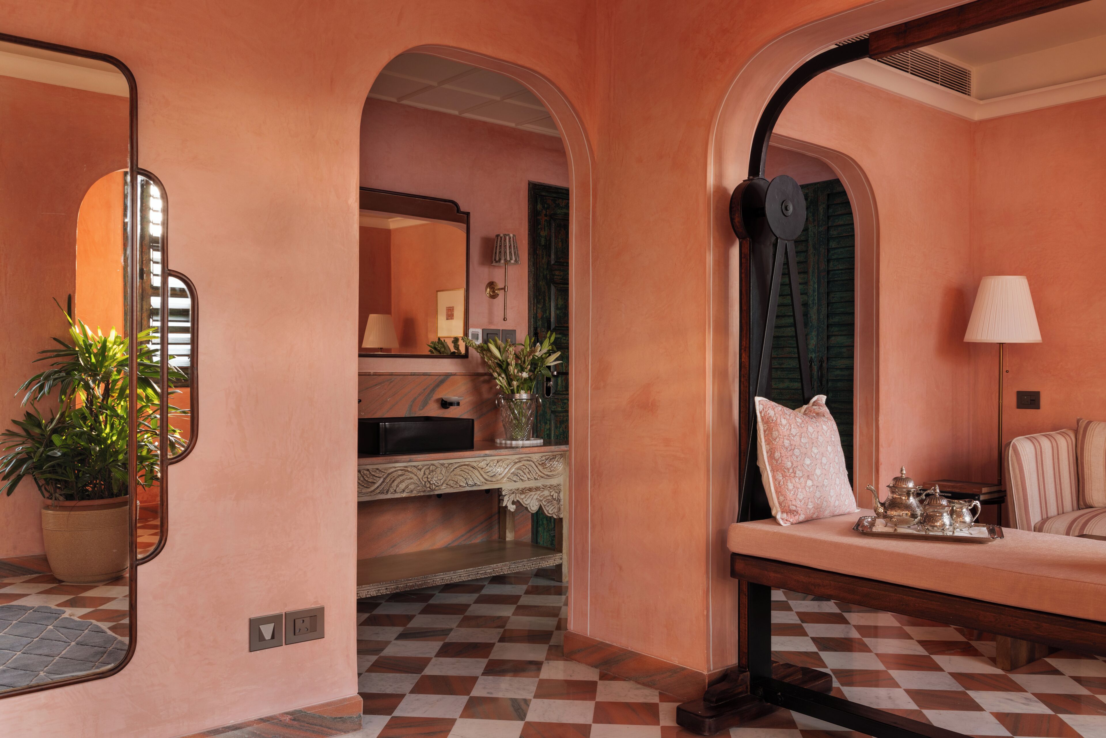 Suite | Minibar, in-room safe, soundproofing, iron/ironing board