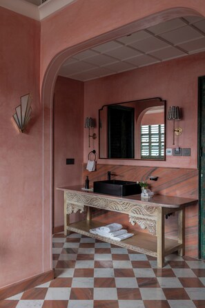 Suite | Bathroom | Free toiletries, hair dryer, bathrobes, slippers