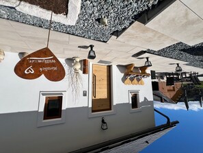 تفاصيل الفندق من الخارج