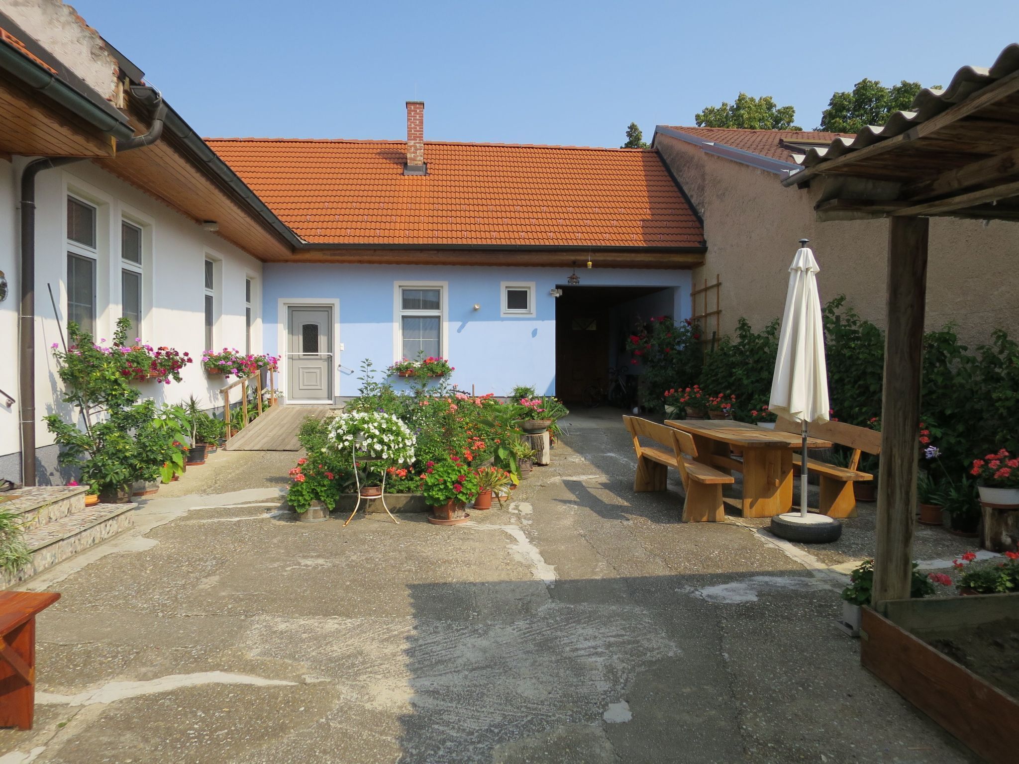 屋外ダイニングエリア