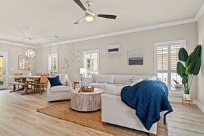 Smart TV, books - 30A ☀️ 4 Bikes  | Huge Resort Style Pool | Gated Community 1/2 mile to Beach☀️Beach Equip (Santa Rosa Beach)