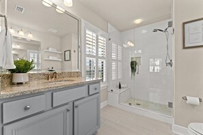 Shower, hair dryer, towels - 30A ☀️ 4 Bikes  | Huge Resort Style Pool | Gated Community 1/2 mile to Beach☀️Beach Equip (Santa Rosa Beach)