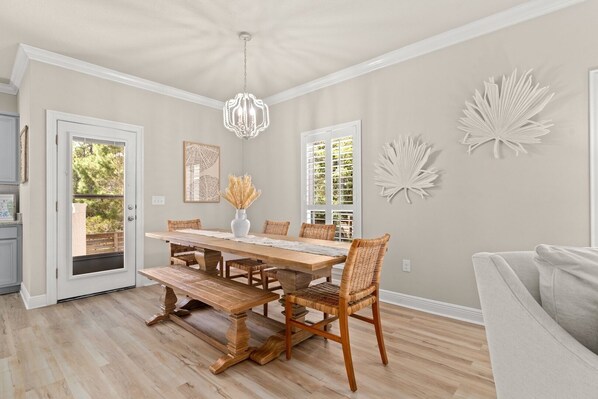 Dining - 30A ☀️ 4 Bikes  | Huge Resort Style Pool | Gated Community 1/2 mile to Beach☀️Beach Equip (Santa Rosa Beach)