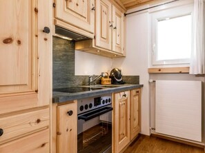 Fridge, oven, dishwasher, cookware/dishes/utensils - Superior Appartement Casa La Roda 1+2 by Interhome (Sedrun)