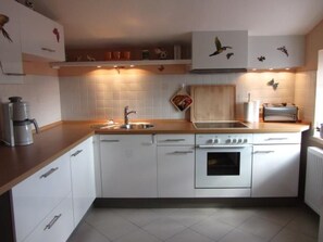 Kühlschrank, Mikrowelle, Ofen, Geschirrspüler