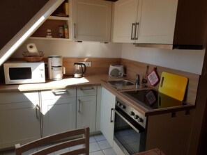 Fridge, microwave, oven, dishwasher - Apartment Reindl by Interhome (Tönning)