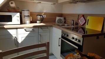 Kühlschrank, Mikrowelle, Ofen, Geschirrspüler