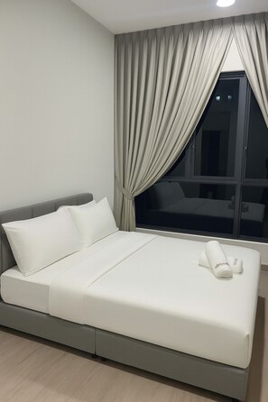Iron/ironing board, Internet, bed sheets - Modern 2BR Staycation - City View - Near Sunway (Subang Jaya)