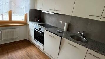 Réfrigérateur, four, lave-vaisselle