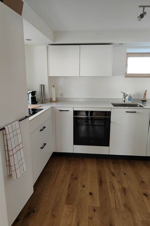 Fridge, oven, dishwasher, cookware/dishes/utensils - Apartment Günter by Interhome (Sagogn)